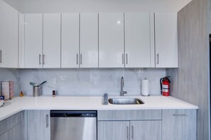 Fridge, microwave, dishwasher, coffee/tea maker - Atown Prime Executive Stay (Allentown)