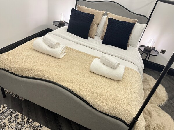 2 bedrooms, iron/ironing board, WiFi, bed sheets