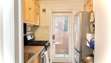 冰箱、微波炉、烤箱、炉灶