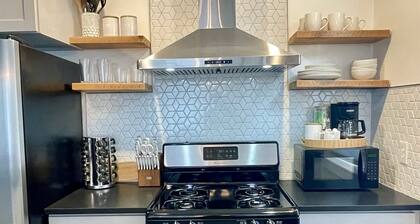 Lux Modern Townhome – Parking + Patio + Pets Easy Seattle FIFA World Cup Access