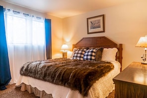 3 chambres, bureau, fer et planche Ă repasser, lit parapluie