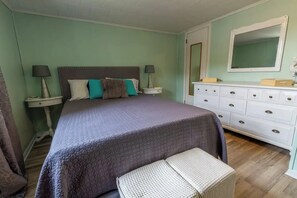 3 bedrooms, WiFi, bed sheets