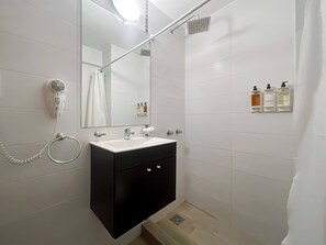 Bathroom - Modern Studio With Amenities in the Heart of the City -u14 (Buenos Aires)