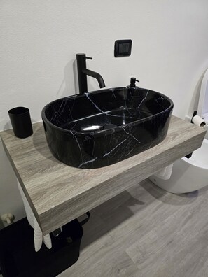 Suihku, poreamme, bidee, pyyhkeet