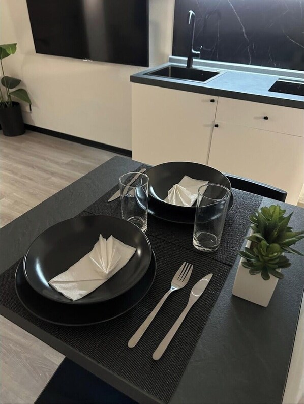 Dining - ROYAL B&B with private JACUZZI (Lonate Pozzolo)