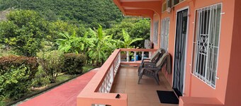 Charming 2-bedroom bed & breakfast in fabulous St. George's with AC, WiFi,pets