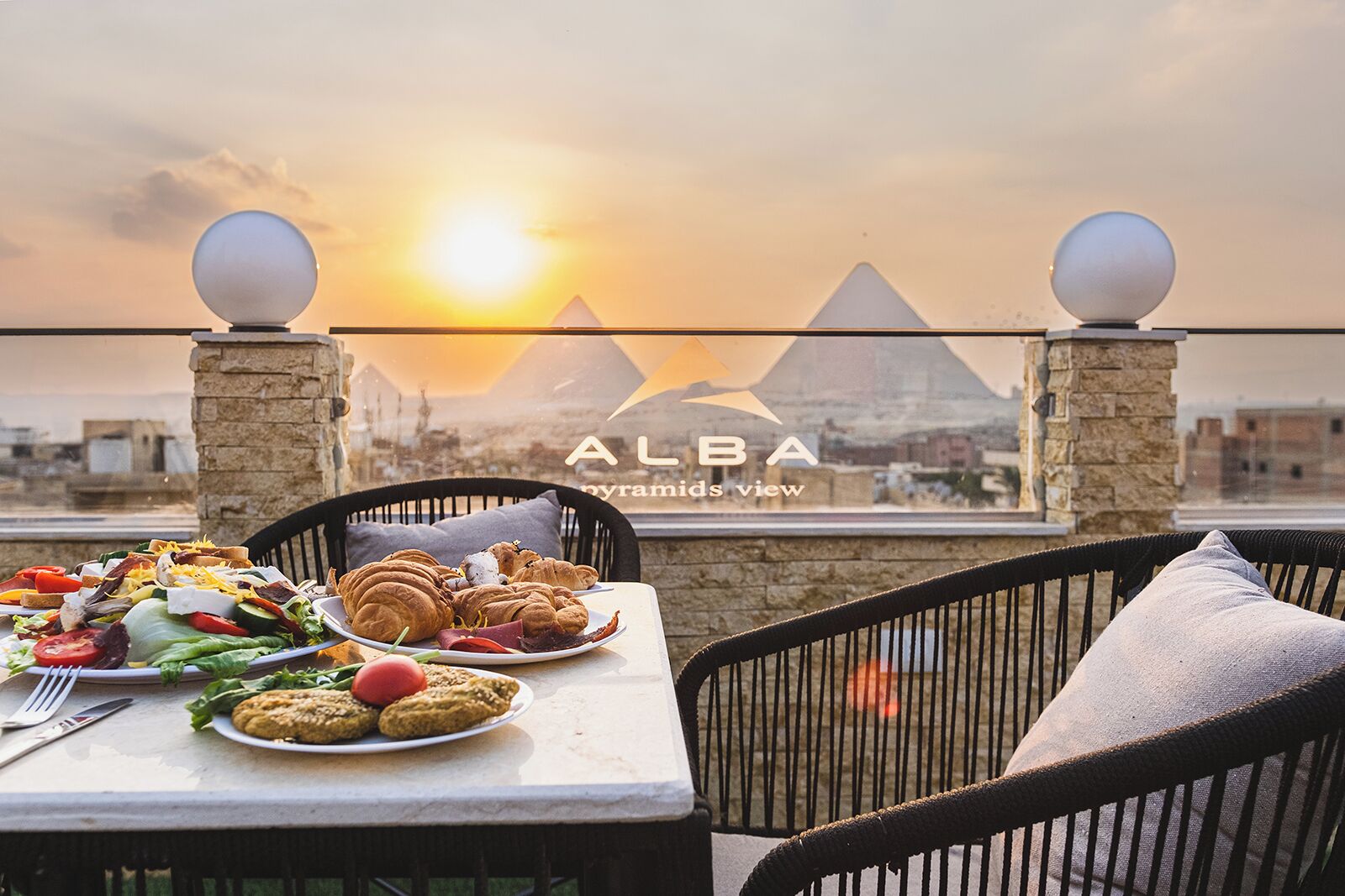 Foto - Alba pyramids view