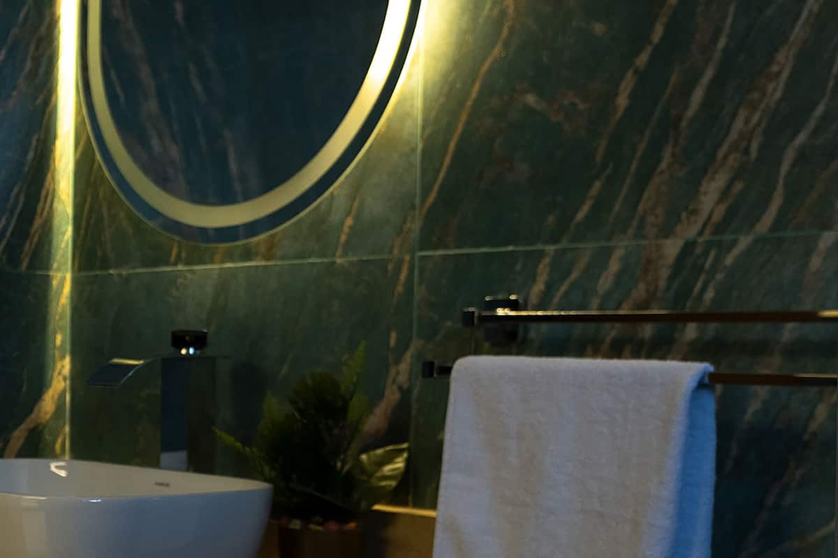 Deluxe Double or Twin Room | Bathroom