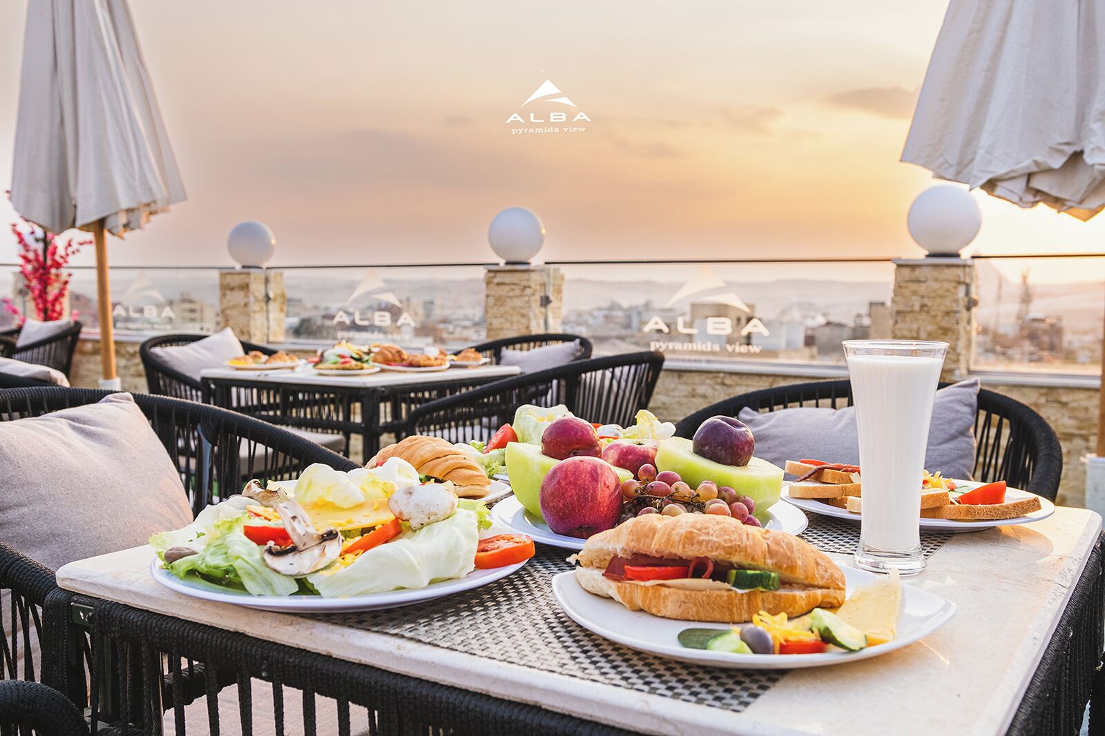 Foto - Alba pyramids view