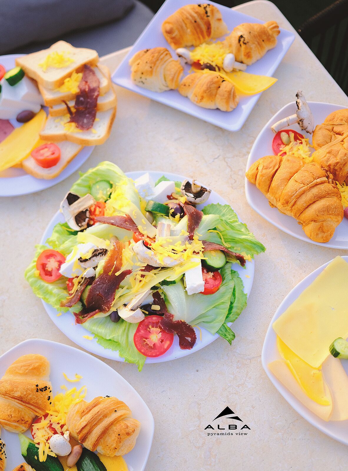 Foto - Alba pyramids view