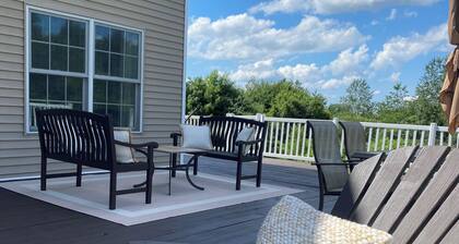 Private 4-bedroom house on a golf course…15 minutes to Syracuse University