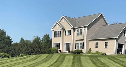 Private 4-bedroom house on a golf course…15 minutes to Syracuse University