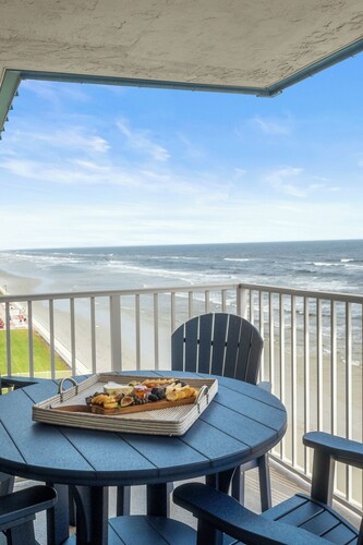 5th Floor Oceanfront Everything New Family Friendly Condo