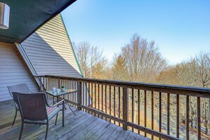 Apartment (2 Bedrooms) | Interior - 1 Mi to Skiing: Cozy Townhome in Beech Mountain! (Banner Elk)