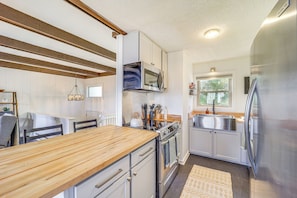 Apartment (2 Bedrooms) | Interior - 1 Mi to Skiing: Cozy Townhome in Beech Mountain! (Banner Elk)