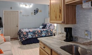 Interior - Charming apartment with AC and WiFi in lovely Gulf Shores (Gulf Shores)
