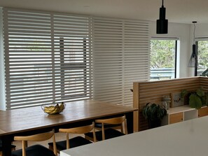 Dining - Large Family Home close to the beach in Whangamata (Whangamata)