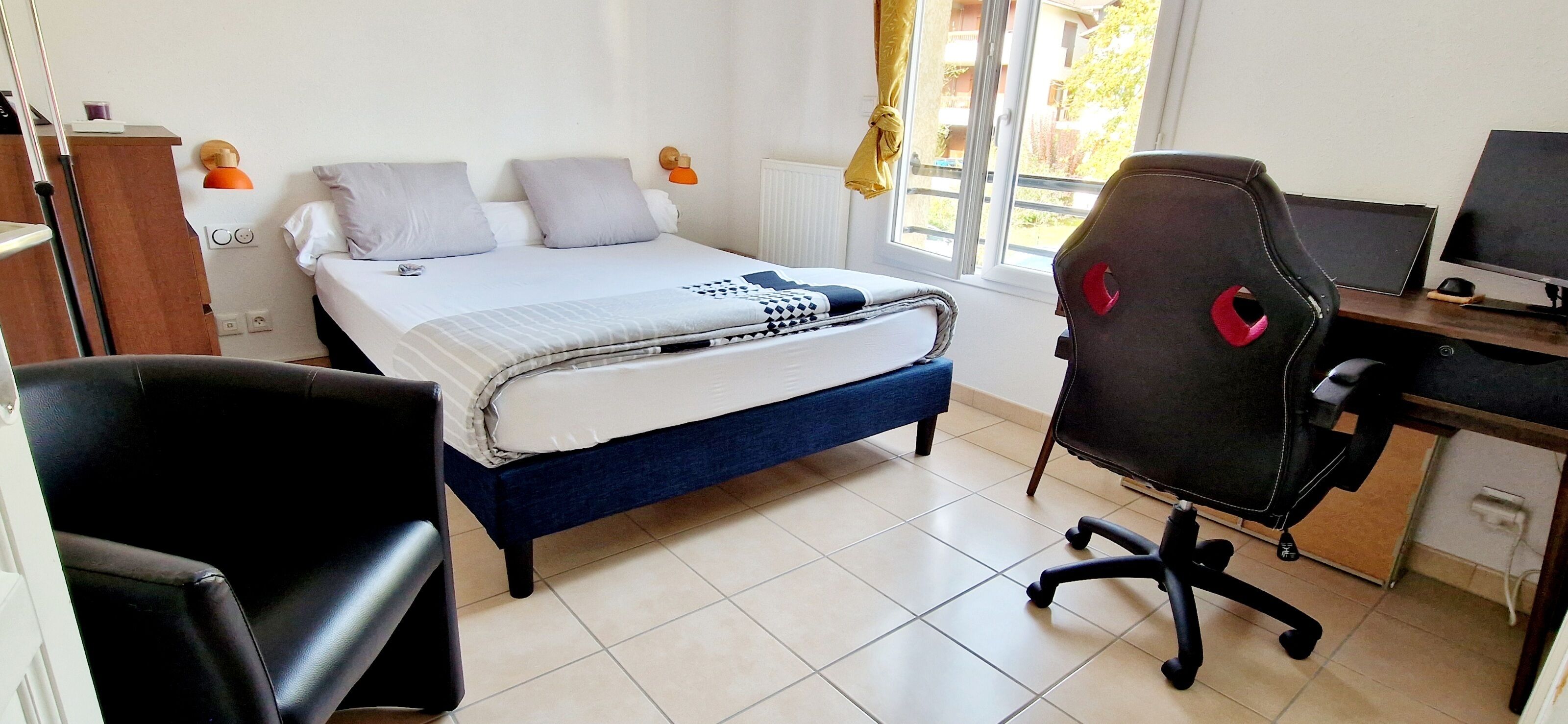 2 chambres, fer et planche à repasser, Wi-Fi, draps fournis