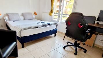 2 chambres, fer et planche Ă repasser, Wi-Fi, draps fournis