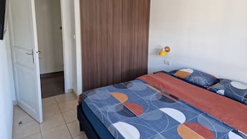 2 bedrooms, desk, iron/ironing board, free WiFi