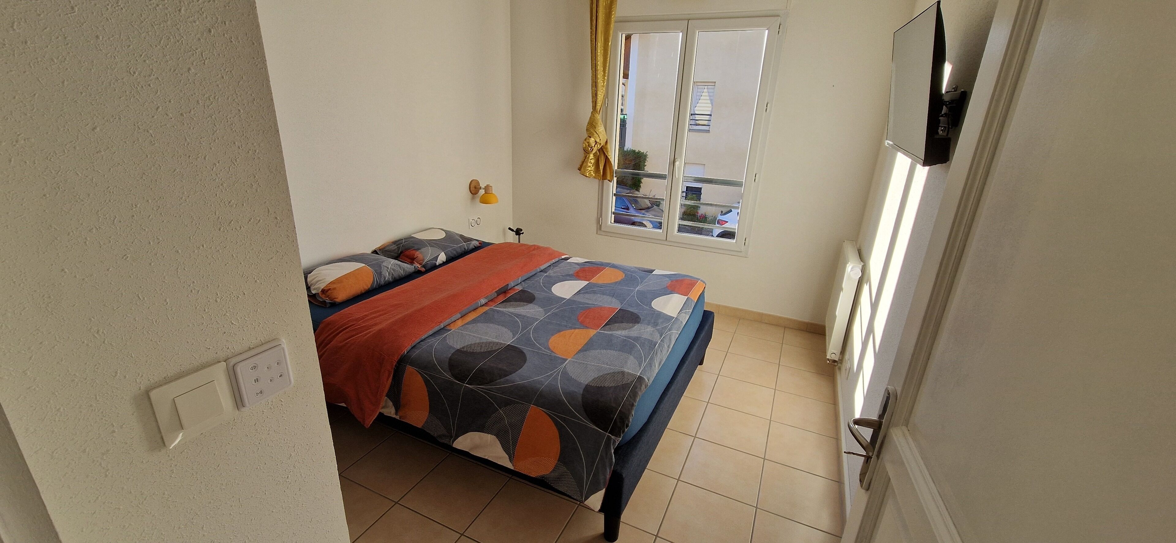 1 chambre, fer et planche à repasser, Wi-Fi gratuit, draps fournis