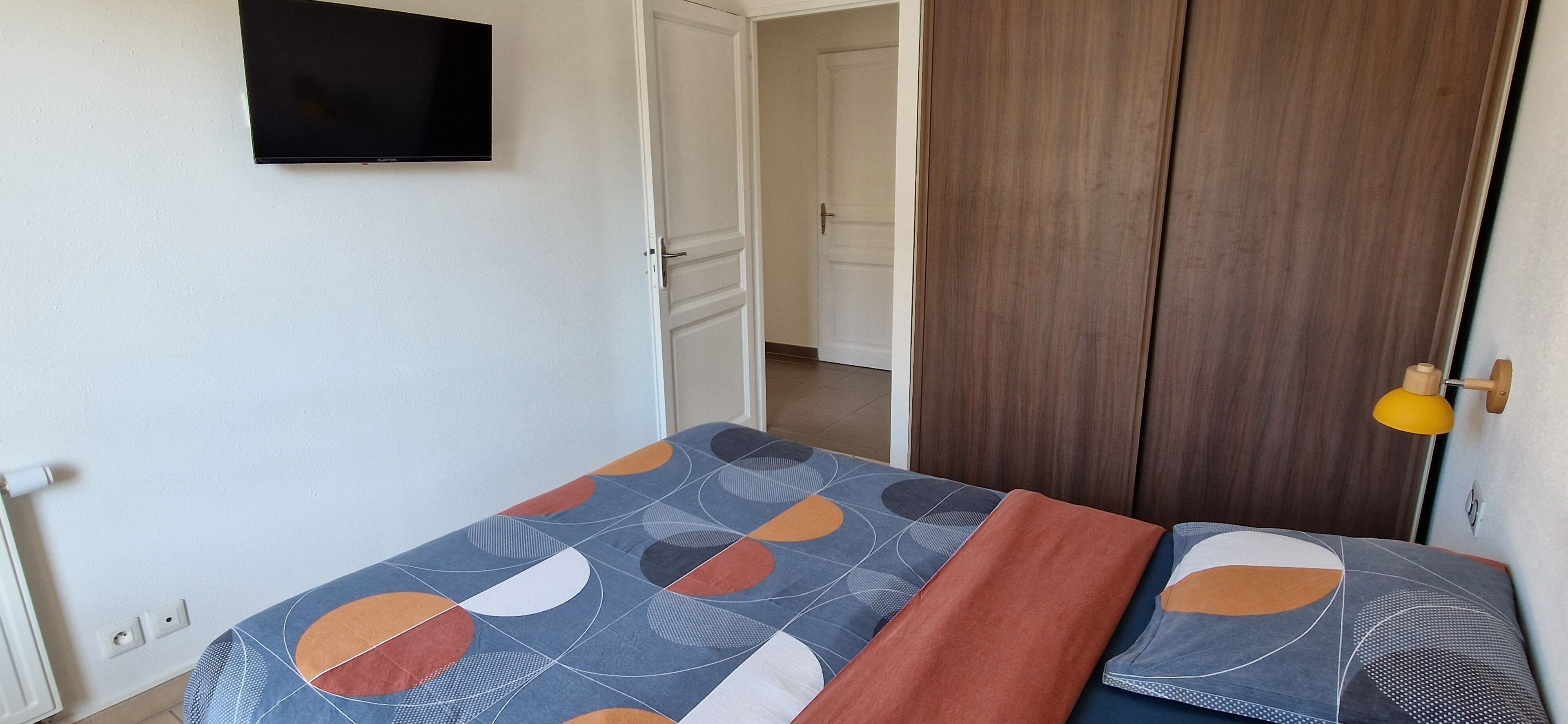 1 chambre, fer et planche à repasser, Wi-Fi gratuit, draps fournis