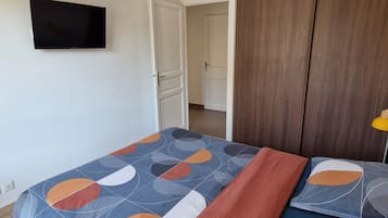 1 chambre, fer et planche Ă repasser, Wi-Fi gratuit, draps fournis