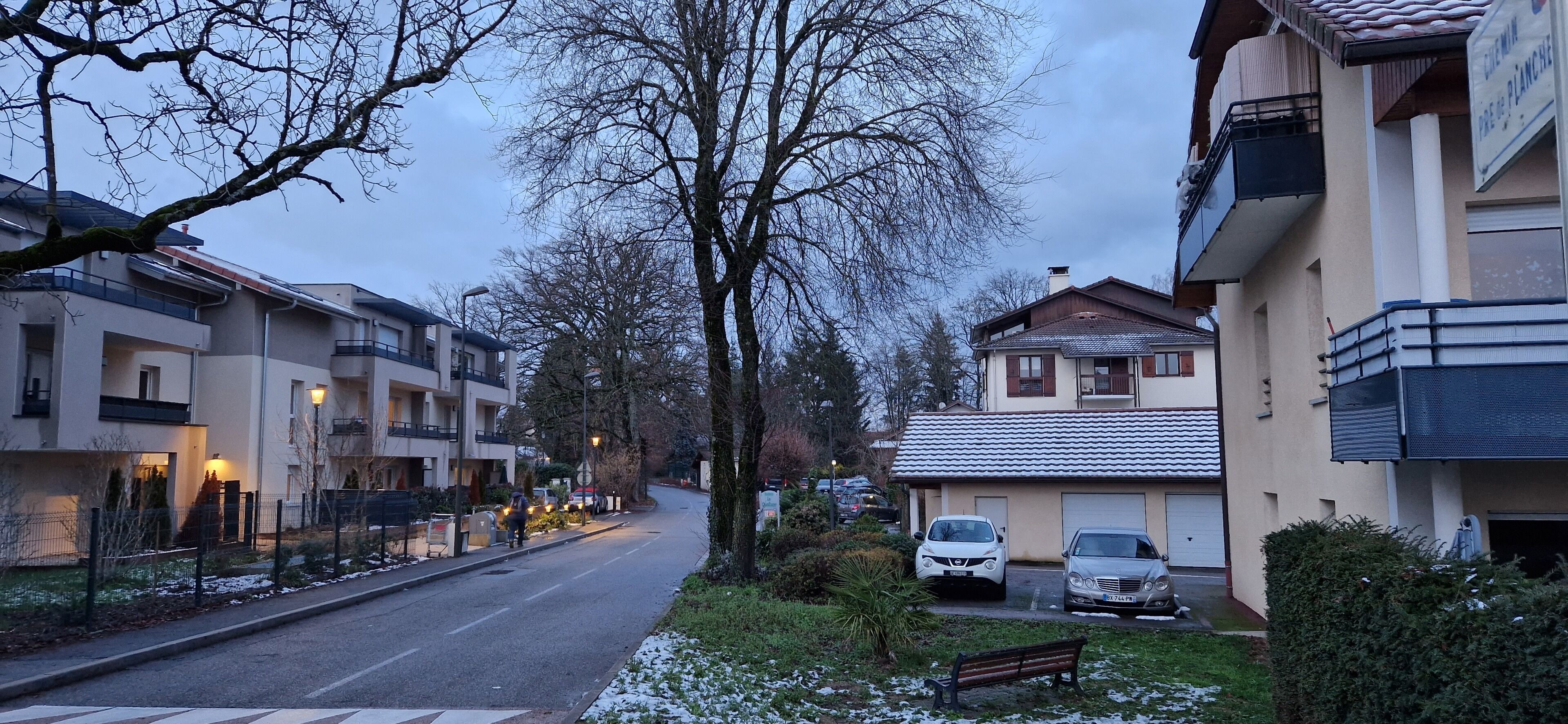 Parkplätze auf dem Gelände