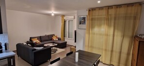 Living area - Cosy room (Prévessin-Moëns)