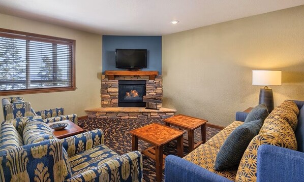 Living area - 3-bedroom condo in Stateline during New Year's 12-28-24 to 1-4-25 (Stateline)