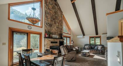 Cedar Run Cabin! Creekfront, Rail Trail, Large Yard, Mountain Views!