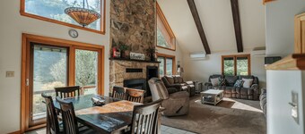 Cedar Run Lodge! Creekfront, Rail Trail, Large Yard, Mountain Views!