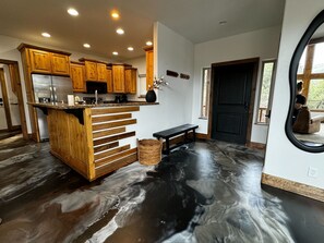 Kylskåp, mikrovågsugn, ugn och spishäll