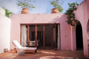 Una televisión de pantalla plana