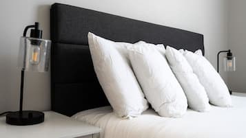 4 室のベッドルーム、デスク、アイロン / アイロン台、旅行用ベビーベッド