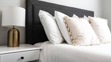 4 camere, una scrivania, ferro/asse da stiro, culla da viaggio