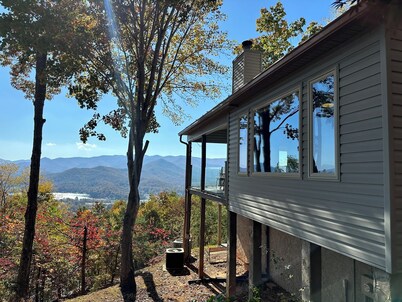 Hot Tub, Unbelievable Mountain, Lake Chatuge View! 