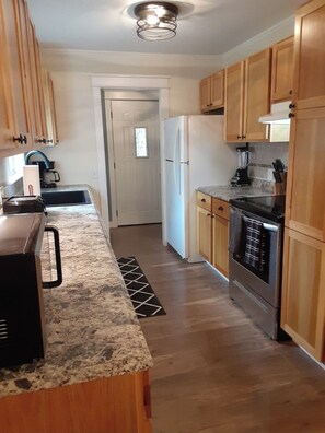 Fridge, microwave, oven, stovetop - 4-bedroom home in Tawas City with indoor pool and game room across from L Huron (Tawas City)