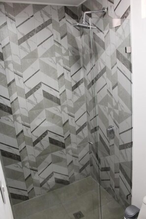 Comfort Single Room, City View | Bathroom