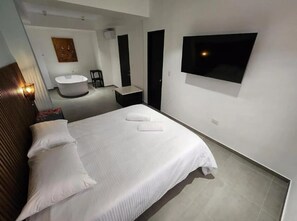 Chambre Simple Confort, vue ville | Coffres-forts dans les chambres, fer et planche à repasser