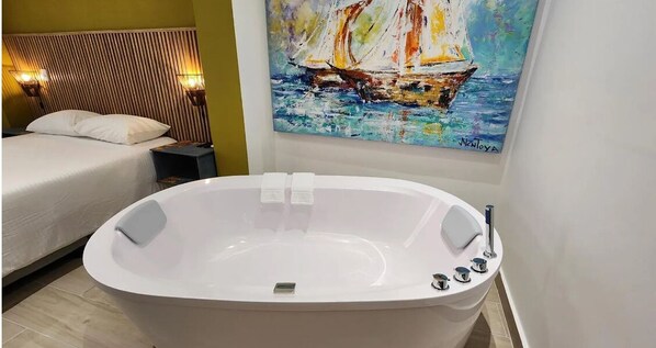 Phòng đơn tiện nghi đơn giản, quang cảnh thành phố | Két bảo mật tại phòng, bàn ủi/dụng cụ ủi quần áo