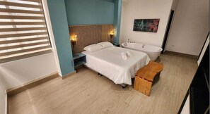 Phòng đơn tiện nghi đơn giản, quang cảnh thành phố | Két bảo mật tại phòng, bàn ủi/dụng cụ ủi quần áo 