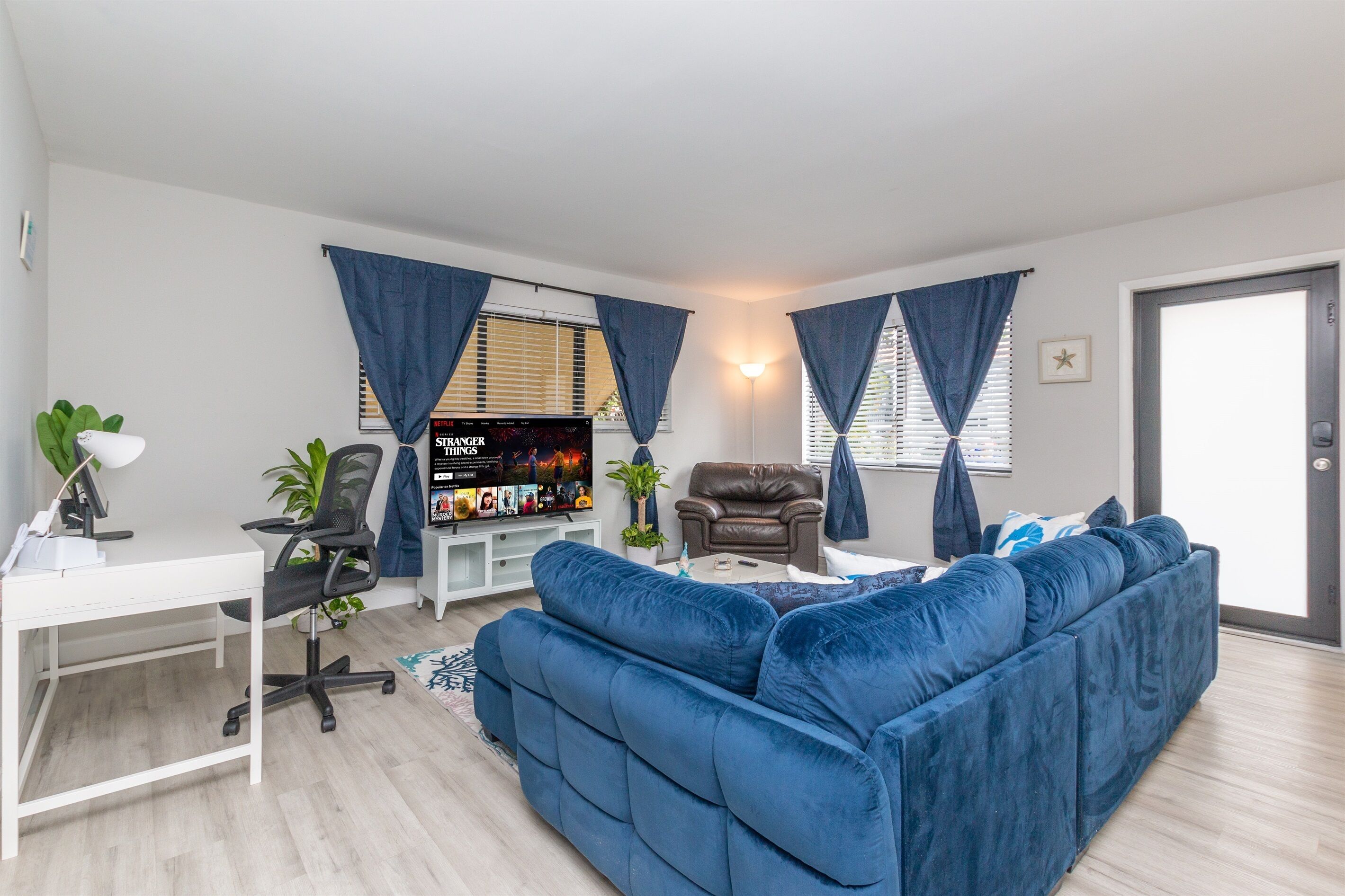 Smart TV, offices, computer monitors