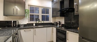 Belfast home with free parking, office, WiFi