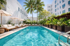 pool - Free On the Go Breakfast - Walkable South Beach Studio (Miami)
