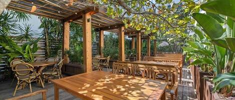 Outdoor dining