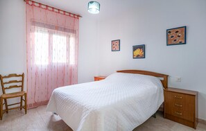 3 bedrooms, free WiFi, bed sheets