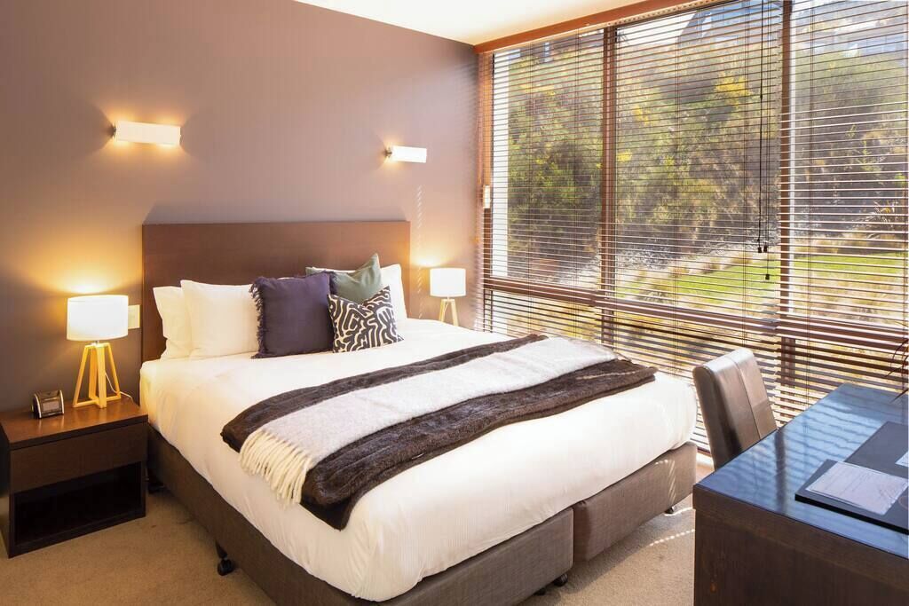 2 camere, una scrivania, ferro/asse da stiro, culla da viaggio