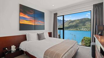 2 bedrooms, iron/ironing board, travel cot, WiFi