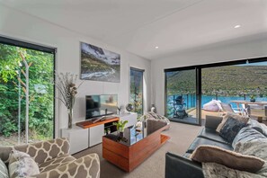 TV, offices - Charming Lakeview Home with Remarkable Views! (Queenstown)